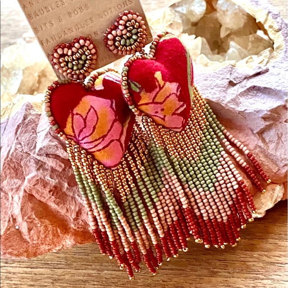 🌺🎉HP🎉🌺 NWT Anthropologie Deepa Beaded Heart Fringe Chandeliers - Picture 2 of 16